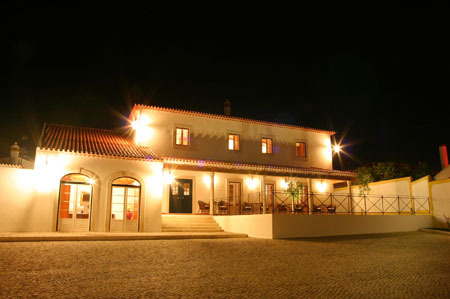 A Casa São Rafael é uma casa tradicional do século XIX,que foi restaurada para lhe oferecer todo o conforto e serviços, próprios de um Turismo Rural qualidade.