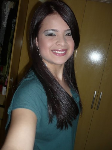 Não tenho tempo de me explicar, ser feliz me ocupa tempo demais !!   uma pessoa que  esta sempre com o sorisso  estampado no rosto    ;D;D
