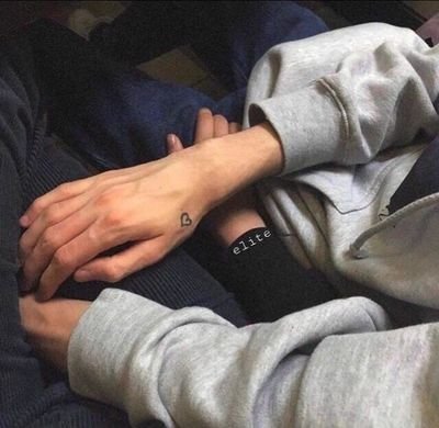 ~*- ليتَنا بقَينا غرباء وبقيت ﺎنا وقَلبي كَما كُنا ؛( 〆 .*~