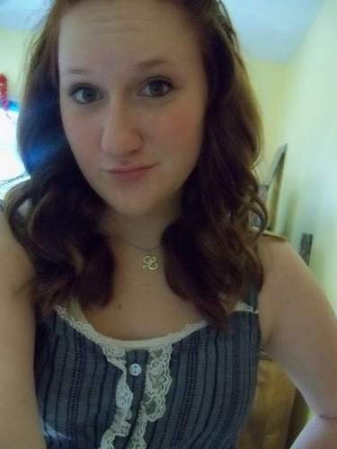 Hello.. I'm just a down to earth girl. Love sports..huge hockey fan..