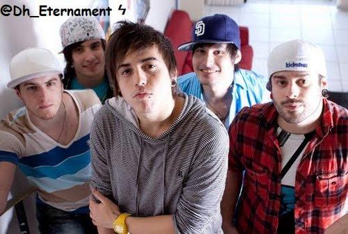 familia Cine Criado dia:22/08/2010
Seguido e Oficializado pelo Dan ( 22/8/2010)e pelo Dash(4/10/2010) 
Parceria:@Dh_Eternament
Dona:@BruhCristianaDH