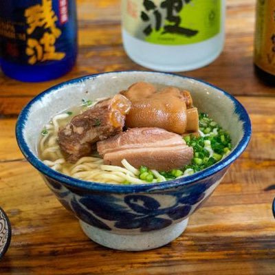 江戸川橋駅もよりの小桜商店街なかの沖縄料理のお店です。日本一美味しい沖縄そばが自慢です。