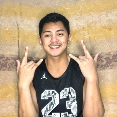 21 | 🎺 | Family first | Arellano Chiefs | Ball is life 🏀 | I love GOD ♥ | IG:@maximo17ball |