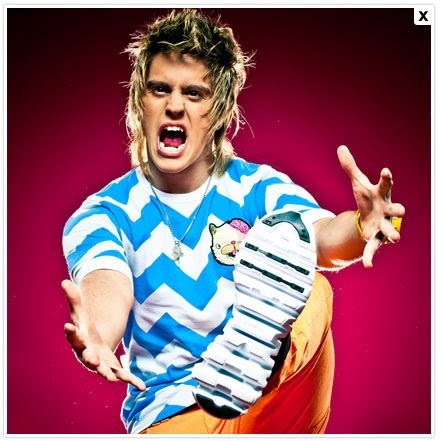 Dedicado ao Thomas Alexander Machado D'Avilla o baterista mais perfeito do mundo!!♥
Te Amo Thominhas eu amor!♥