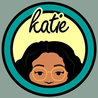 Digital Influencer | Golden Girl #5 | 90's Music Enthusiast | 📧hello@kurvykatie.com