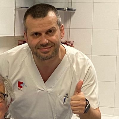 Medico adjunto de urgencias HUMV Especialista en med. interna
