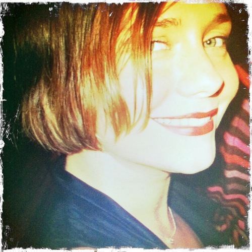 Make up artist and hair stylist from Finland, lives in LA. Loves good food, wine, laugh, meet new people, sun and palm trees.