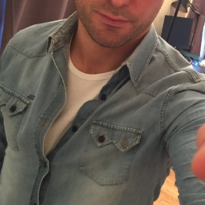 paris18e2's profile picture. la femelle aux rebeux renois de cite.