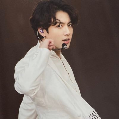 hani020100's profile picture. Hellow✌🏻wts wtb wtt human being🤫 Just a person who love and support 7 boys & 4 girls🖤💗