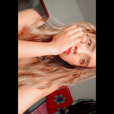 Tiene la fuerza de cientos y la mirada de una niña triste.