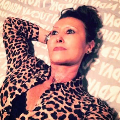 Montsellp's profile picture. Me cae bien la gente que habla 3 idiomas: de frente, directo y sincera 😉