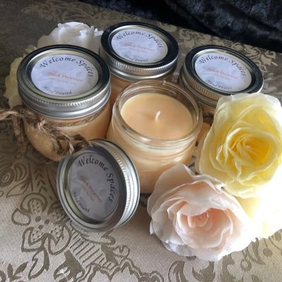 Passionate about creativity … Candles, home decor, pastries… it’s about creating a moment for someone, making that moment have meaning