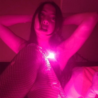 cozycozyqueen's profile picture. CAMGIRL 💜 Ficción 🖤  🔥 cozycozyqueen@gmail.com