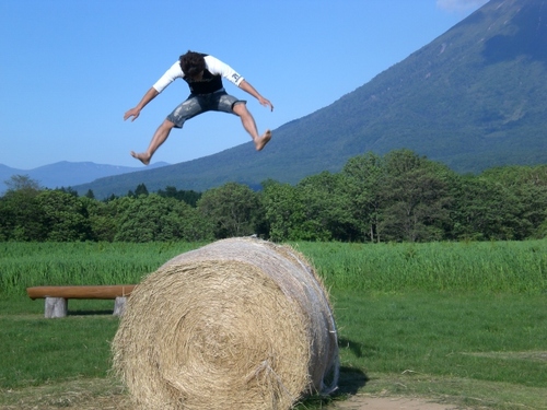 北海道滝川市で小さな小さなバーを営んでおります。なんせ１３席しかありません。。。。

皆さんで何とかして滝川市を盛り上げましょう！！！！

そして何かでかいイベント企画しましょう☆

滝川近郊の方仲良くしてください。特に旭川辺りだと最高です☆お願いいたします。