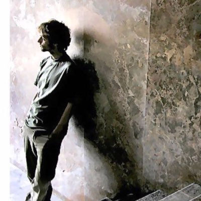 abo_bndarq8's profile picture. عندما تهدي أحدهم قلبك و لا يتقبله ، عليك أن تعلم أنك لن تستطيع إسترداده أبداً لأنه سيكون قد ضاع منك إلى الأبد