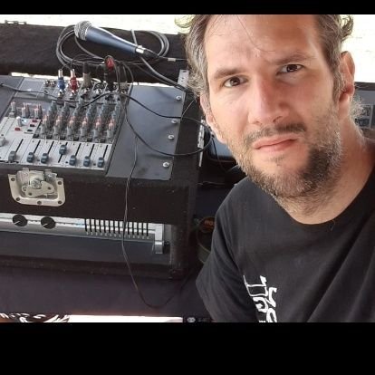 Locutor de radio FM 98.9
Periodista Espectaculos
Dj's
Fotógrafo Profesional Book
Locutor en Fiestas y Eventos, Marca Registrada
Instagram DjDiegosaladilloOk