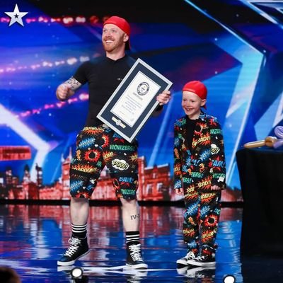 Worlds fastest balloon modeller 🎈
BGT 2017 Semi-Finalist.
3 Guinness World Records, in '18 & '19 book
Blue Peter, CBBC's Officially Amazing, Ninja Warrior UK