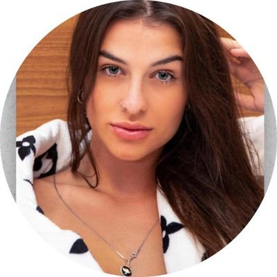 DayanaP18048290's profile picture. Tente mover o mundo – o primeiro passo será mover a si mesmo!!