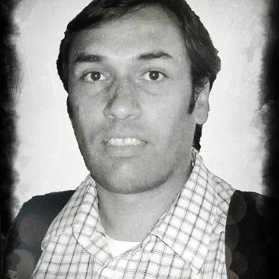 Tacuaremboense-URU.  esposo, padre. 
Entre otras actividades:  dibujante técnico, periodista freelance, locutor, amante de los deportes