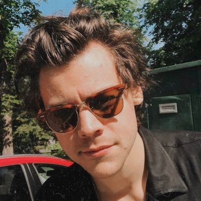 Tentando estudar, trabalhar, manter um bom namoro e ainda ter vida social... Directioner ❤️