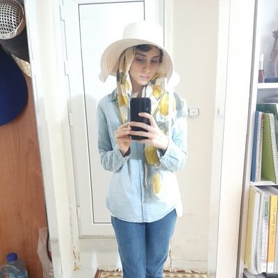 Parnian20002's profile picture. ‏کمی لال،کمی فان،کمی وحشی(تکواندوکارم 😁😁)  آلرژیک به ارزشی جماعت  (قوم جهالت)کمی نقاش  
ایشالله فیزیوتراپ (اگه خدابخواد بنده اشم خنگ بازی درنیاره مشروط نشه  )