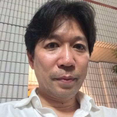 出版社で書籍の編集とウエブの企画制作と広告を。 CP(コンテンツプロバイダ)で協業やら提携やらを。 現在はまた別の会社で ユーザーとのコミュニケーション全般に関わる 企画や制作などを。 そんなこんなで主に編集と制作と企画の領域を やってきました。