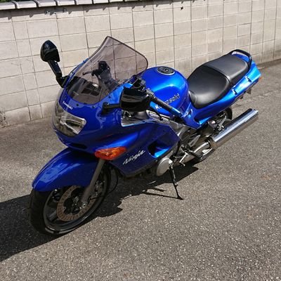 ZZR400/マジェスティS
基本マジェスティS
（Ｒ2年4月右、12月左股関節手術）
性別:♀️
好き:青と黒、一眼レフ撮影
キャンプ、ツーリング、ドライブ、スノボ、柴犬（犬全般）、レザークラフト
嫌い:ゴキブリ