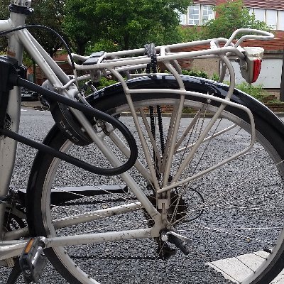 Parisien habitant de l'autre côté du Périph, Vélotafeur, membre de Vincennes-à-vélo, amapien...