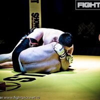 Mark Scanlon head kick KO on OMMAC.