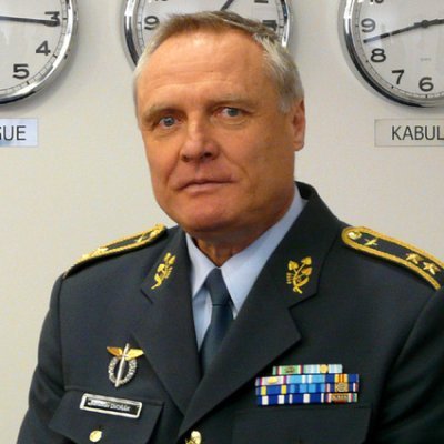 35 let v Armádě. Od kapitána vrtulníku přes velitelské a štábní posty Vzdušných sil po zástupce náčelníka Generálního štábu. „Jednou voják, navždy voják.“ 🇨🇿
