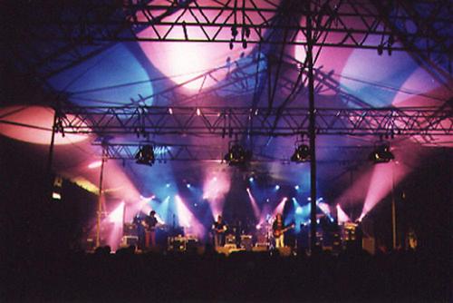 Top100live's profile picture. Die 100 besten Tophits der Rock- und Popgeschichte werden in einem 10-stündigen Nonstop-Event von deutschen und niederländischen Bands live präsentiert.