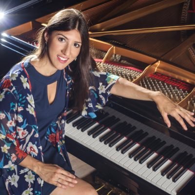 Pianista paraguaya con reconocimiento internacional. Embajadora del Paraguay. Escucha mis CD #purahéicheretãgua y #ofrendaamitierra. Clases de Piano🎹