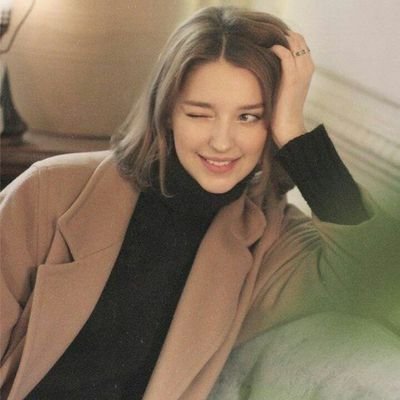 Flowlly0's profile picture. Penget banget nulis tapi gak tau mau mulai dari mana