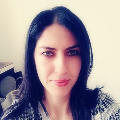 Ağlasa âşık belâ-yı hecr ile nâlân olub
Gözleründen akan anun yaş yerine kan olub - http://t.co/oAwbpXatw7