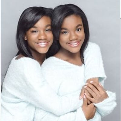 Phallon & Kyra; 16 year old identical twin Artists and Activists 💃🏾💃🏾 Follow us on Instagram and TikTok @thepiercetwins https://t.co/80XI4xkjrG ❤❤