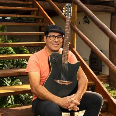 Músico, Produtor Cultural, Bacharel em Direito, Consultor Imobiliário, Ex Coordenador Cultural na UESB e de Cultura,Turismo & Eventos de Vitória da Conquista/BA