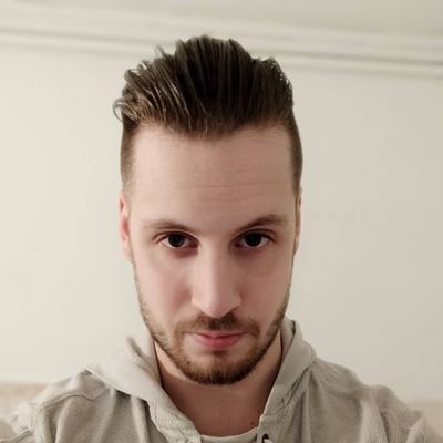 Streamer sur Twitch, propose du gameplay multijoueur (league of légends, apex) ainsi que des Jeux d'horreur.
