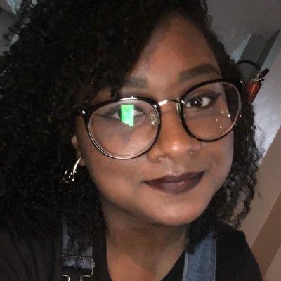 Geminiana ♓️ 27 anos Mamãe da Lavínia 👧 Solteira ❤️ Universitária 📒 Gestora de RH
