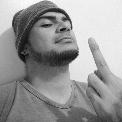 johannsom18's profile picture. Todo lo bueno de la vida es ilegal, inmoral, engorda o es caro.