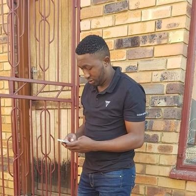 It's just me. Baba ka Sphiwesihle no Bontle. Kaizer Chiefs??⚽️Manchester City⚽️.