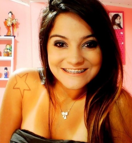 Uma garota normal, que comete erros e que não é perfeita ! rs :)