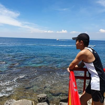 jeddjoseph's profile picture. 93 million miles from the sun, and still gets hot here.. So get me some Solar Panels ☀️