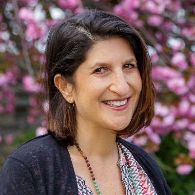 Career coach to women lawyers. Gets ridiculous amounts of joy from seeing women lawyers kick inner naysayers to the curb & connect with the life they want.