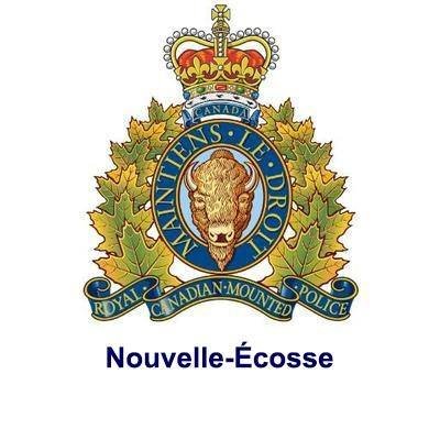 Ce compte n'est pas surveillé 24/7. Urgences: 911. Pour signaler un délit: https://t.co/XSKJ3pGh49. Conditions: https://t.co/K5yEdrLfge. Anglais: @rcmpns