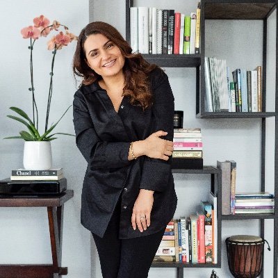 Comms geek. Lived the Expat fairytale in Dubai & Singers, but Sydney will always be my home town. Typical Sagi, google it!