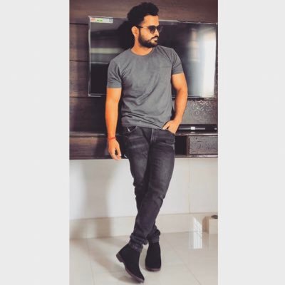 Abhishe30813884's profile picture. One life baby ✌🏻