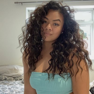 chezzx_'s profile picture. 