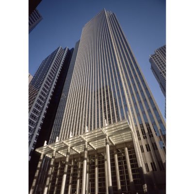 In the heart of downtown Chicago, 181 West Madison is a 50-story, Class A trophy property offering a total of 952,559 SF. Leased and Managed by @transwestern