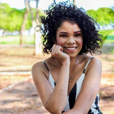 simonegtrindade's profile picture. 🕊 Cristã
🎙 Cantora e Palestrante
📀 Produtora Fonográfica
💛 Idealizadora do @percebavida
📺 TODA QUARTA as 19h TEM MEU VIDEOCAST NA @fmctvandra