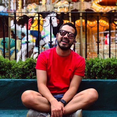 Médico especialista en hacer mala cara con un peculiar sentido del humor, muchos pensaran que es sarcasmo, realmente si lo es.